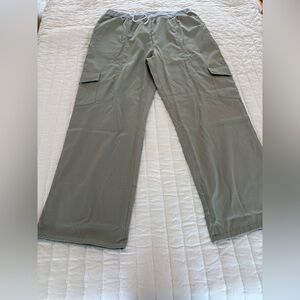 New woman’s XL green Cargo Pants with pockets and comfortable waistband